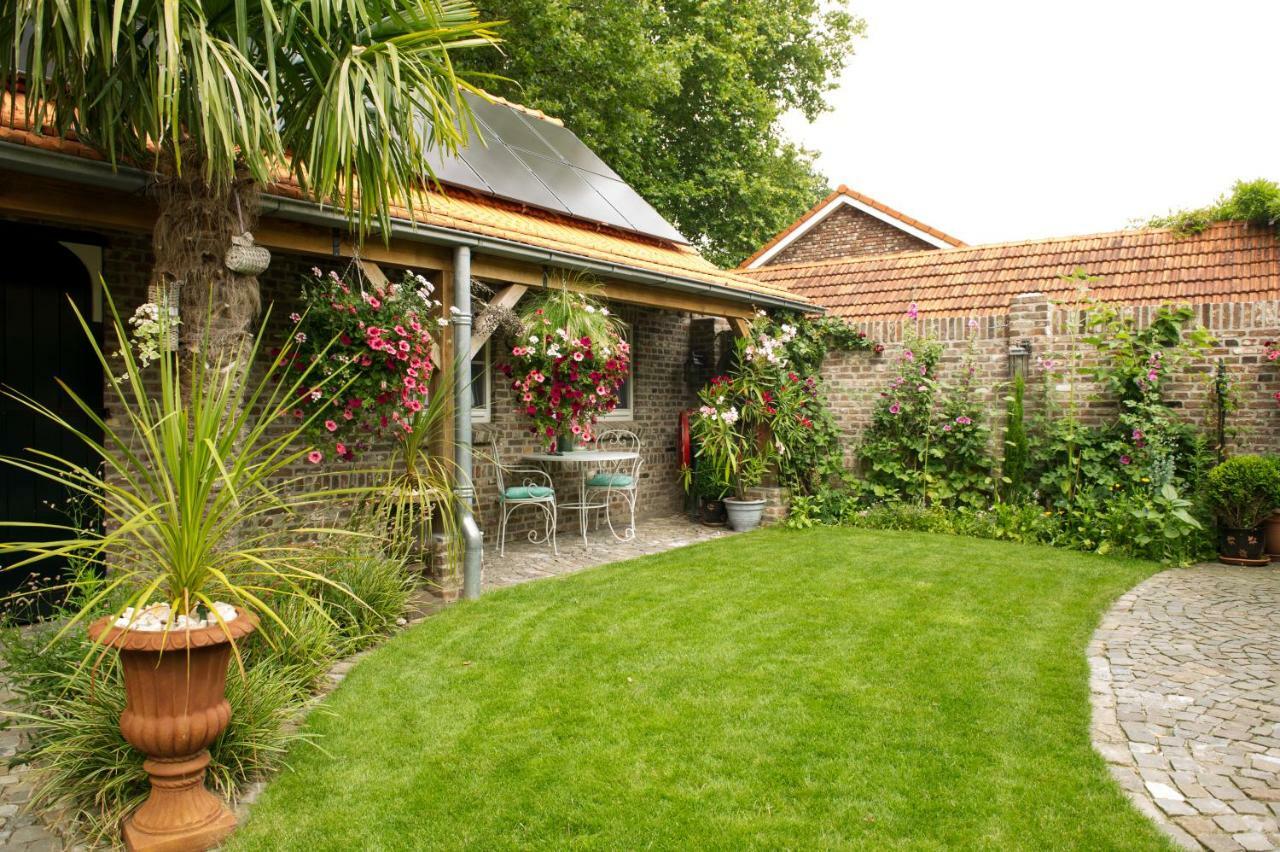 Bed And Breakfast Piekoo Belloo Weert Exterior photo